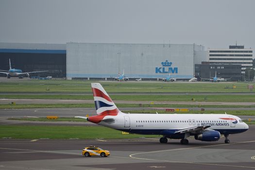 Waarom Eindhoven Airport bij storm ineens vastloopt: de wetenschap achter vertraging, veiligheid en drukte