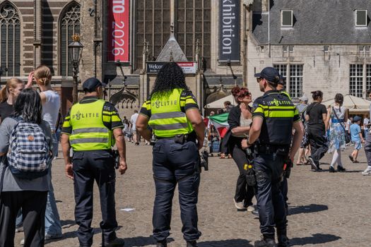 Vooruitblik op B en B Vol Liefde 2026 met romantische vakantiesfeer en speculatie over nieuwe deelnemers
