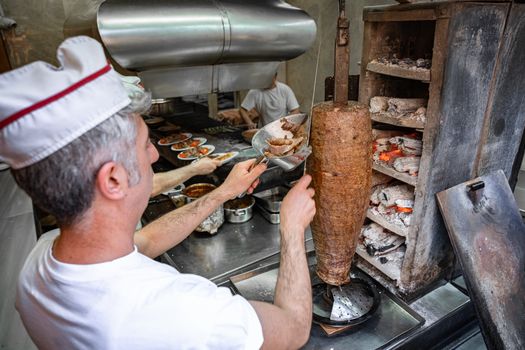 Vers gesneden döner aan het spit voor beste doner bestamsterdam
