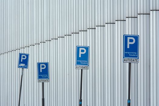 Auto's in een vergunningzone in het centrum van Bestamsterdam bij parkeervergunning bestamsterdam