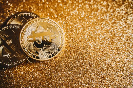 Grafiek van de bitcoin koers op een scherm met financiële data en technieuws op de achtergrond